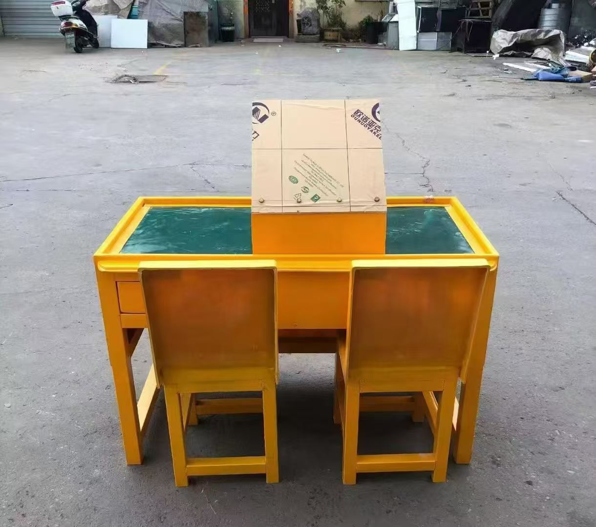 江南防静电导通桌井下煤矿火工品发放桌：危险品流转的安全守护者